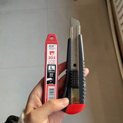 kaufen Präzisionsschneiden mit 18mm-Klingen in Silber und 0,5 mm Dicke Online-Herstellung