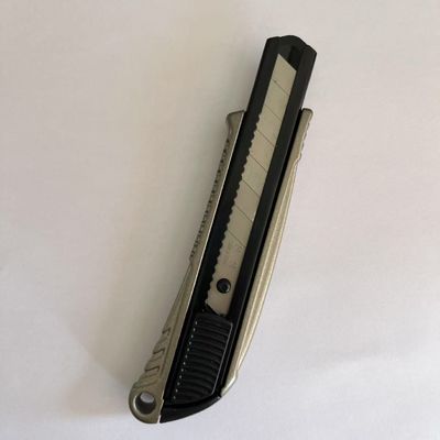 kaufen Verriegelungsmechanismus 18mm Nutzmesser L704 Werkzeug für das glatte und sichere Schneiden Online-Herstellung