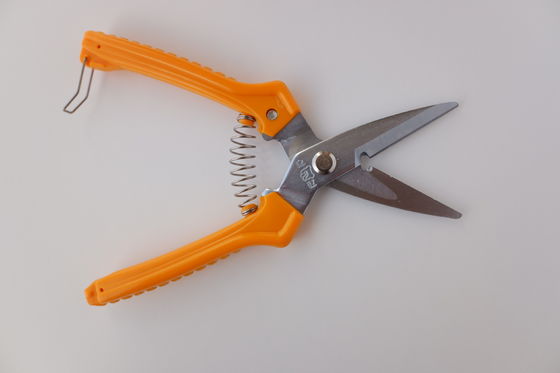 SK5 Elektroschere mit orangefarbenem Griff