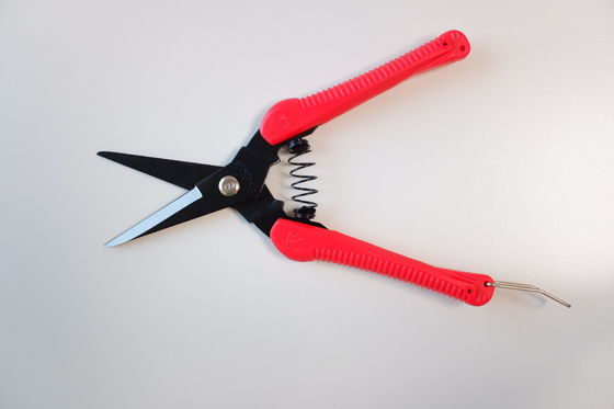 Rotes Kunststoffgriffe Schneiden Fischernetz-Schere