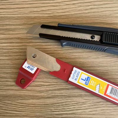 Vielseitige 18mm-Schneidemesser, geeignet für verschiedene Schneidvorgänge Breite 18mm Ersatzfrequenz variiert je nach Verwendung