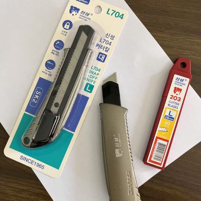 Antislip-Griff 18mm Nutzmesser Klinge Schutz für die sichere Handhabung 1 Nutzmesser enthalten