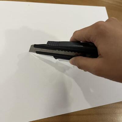 18mm Blade Width Multifunktionsmesser mit Schnellwechselknopf-Mechanismus, der Bladeschalter und Schneidleistung bietet